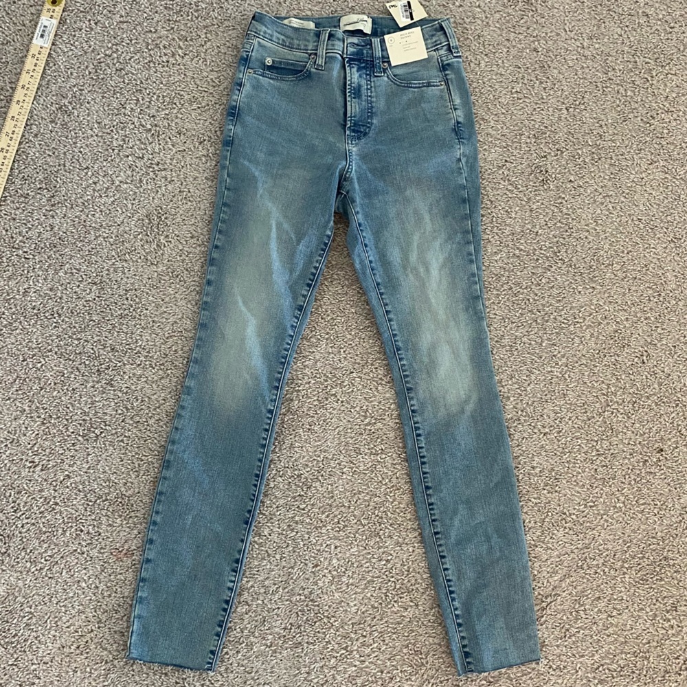 Universal Thread size 0 High Rise Skinny Stretch Light Wash Jeans